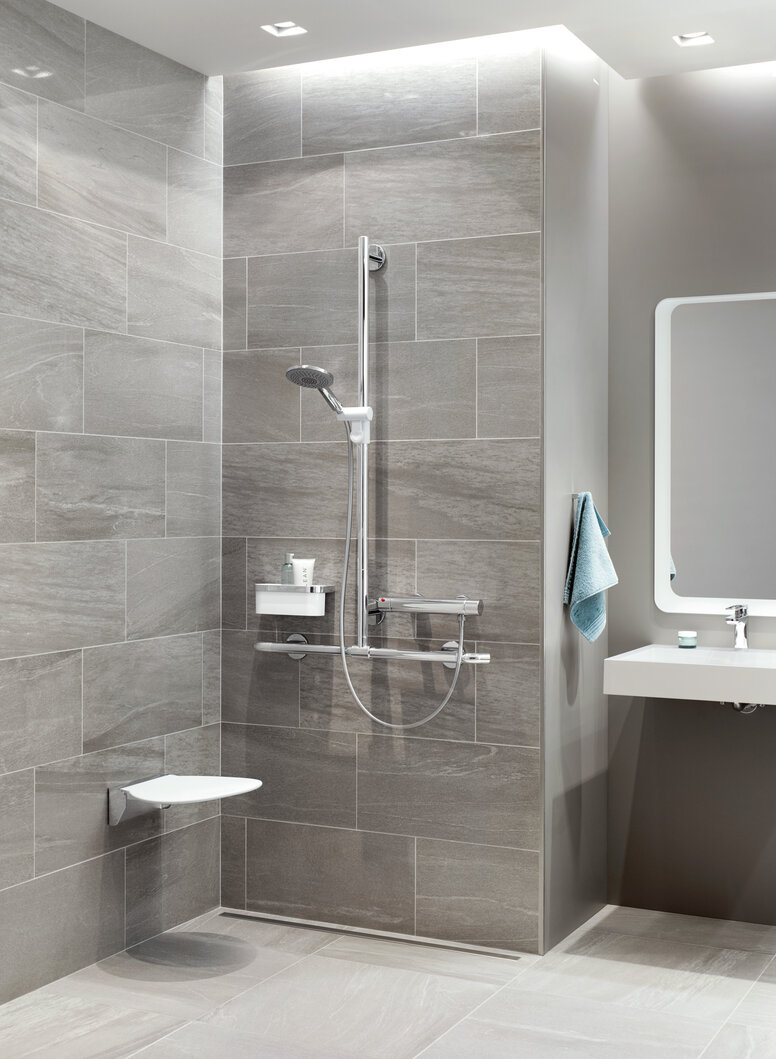 HEWI shower and washbasin Showers and washbasins for care facilities